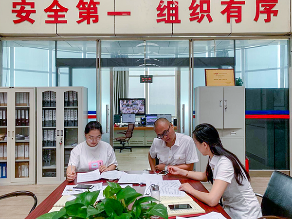 6月20日，運行指揮中心協(xié)同各保障單位組織開展了2019年大面積航班延誤應(yīng)急處置演練。.png