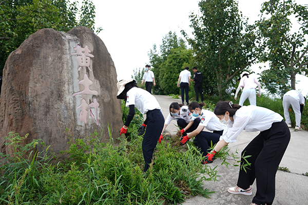 “助力鄉(xiāng)村振興，踐行艱苦奮斗” 將新員工黨性教育活動搬到對口幫扶村2.jpg